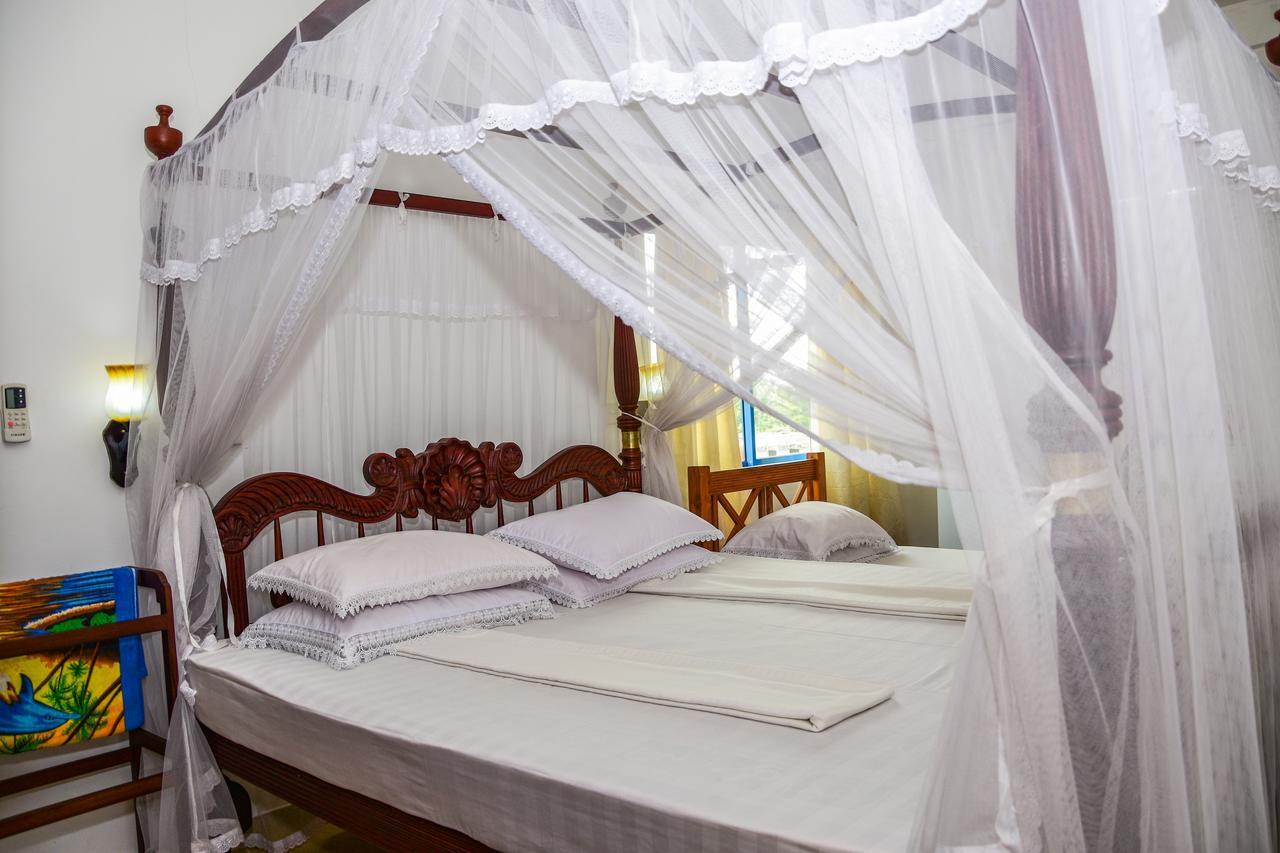Hotel Dolphin Hikkaduwa Kültér fotó